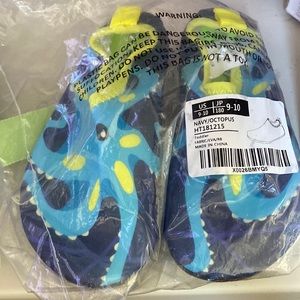 New with tags water shoes never wore
